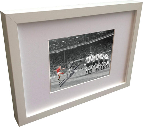 Kitbags & Lockers Signed Stuart Pearce Nottingham Forest Autographed Photo photograph Picture Frame