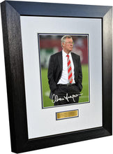 Load image into Gallery viewer, &#39;SIR ALEX FERGUSON TRIBUTE&#39; Manchester United Autographed Signed 12x8 A4 Photo Photograph Picture Frame Football Soccer Poster Gift 3