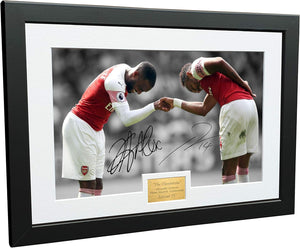 12x8 A4 Signed"THE HANDSHAKE" Alexandre Lacazette Pierre-Emerick Aubameyang Arsenal FC Autographed Photo Photograph Picture Frame Football Soccer Poster Gift